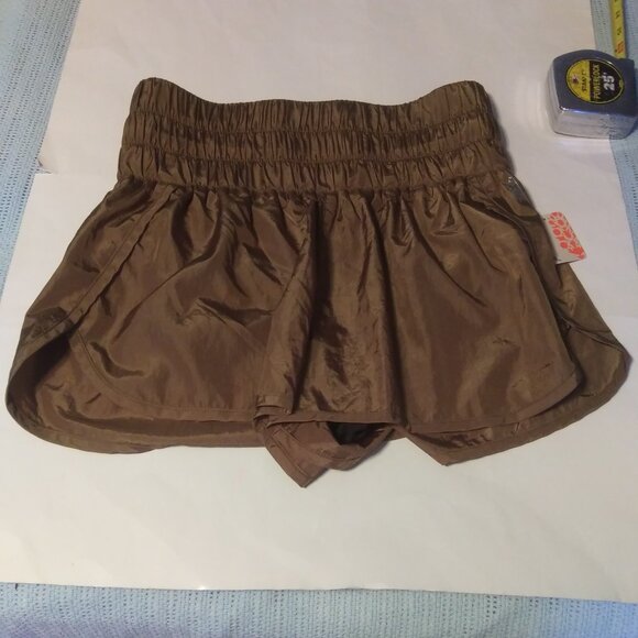 NWT FP movement The way home shorts  size Large army color  built in briefs - Picture 4 of 16